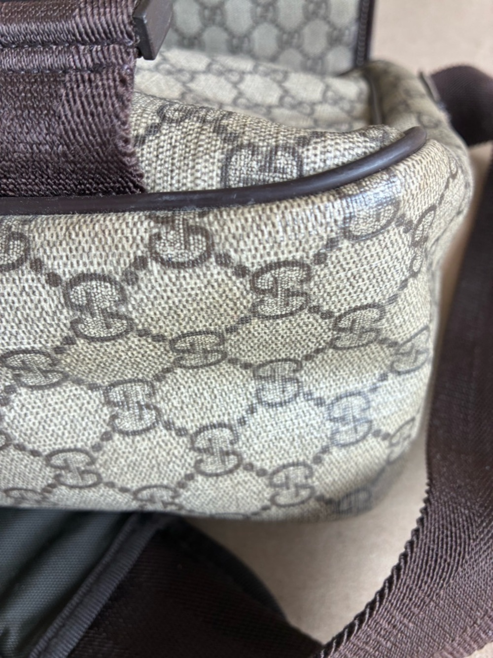 Gucci GG Supreme Interlocking G Crossbody - Picture 12 of 12